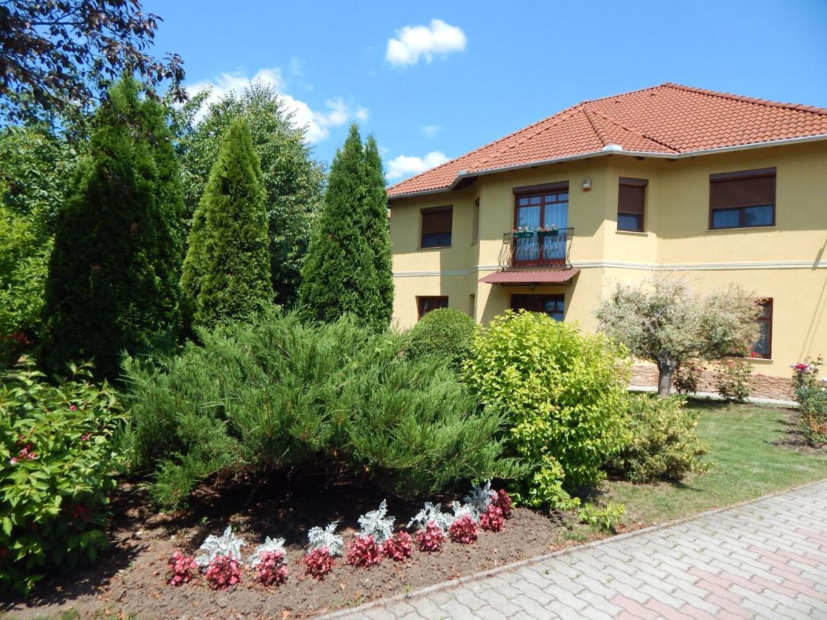 Voelgy Apartman Eger Exterior photo